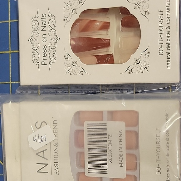 Pack of 2 Manicure Designs False Nails - Picture 1 of 3